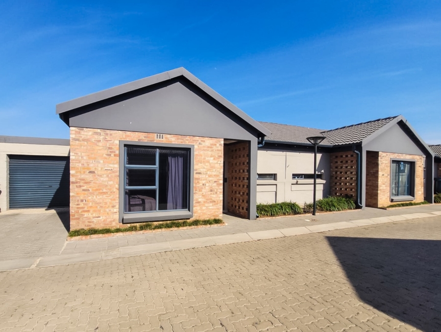 2 Bedroom Property for Sale in Van Der Hoff Park North West